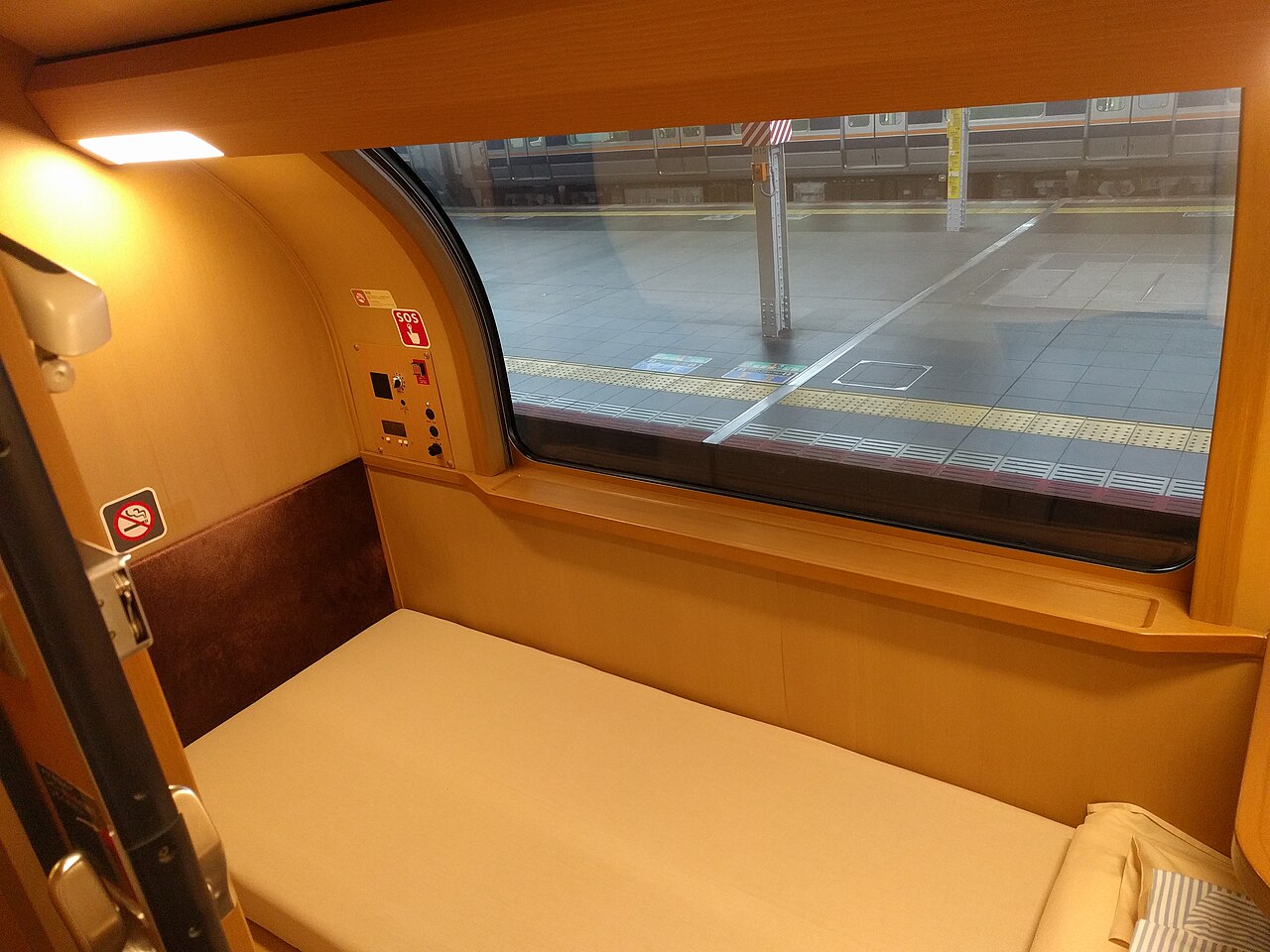 Sunrise Izumo / Sunrise Seto Sleeper Train