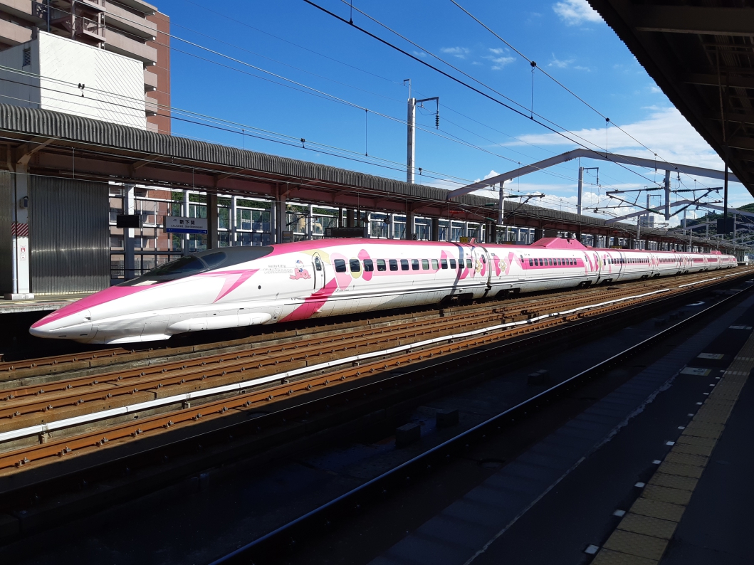 Pink Hello Kitty Shinkansen 500 Series train at a Japanese station