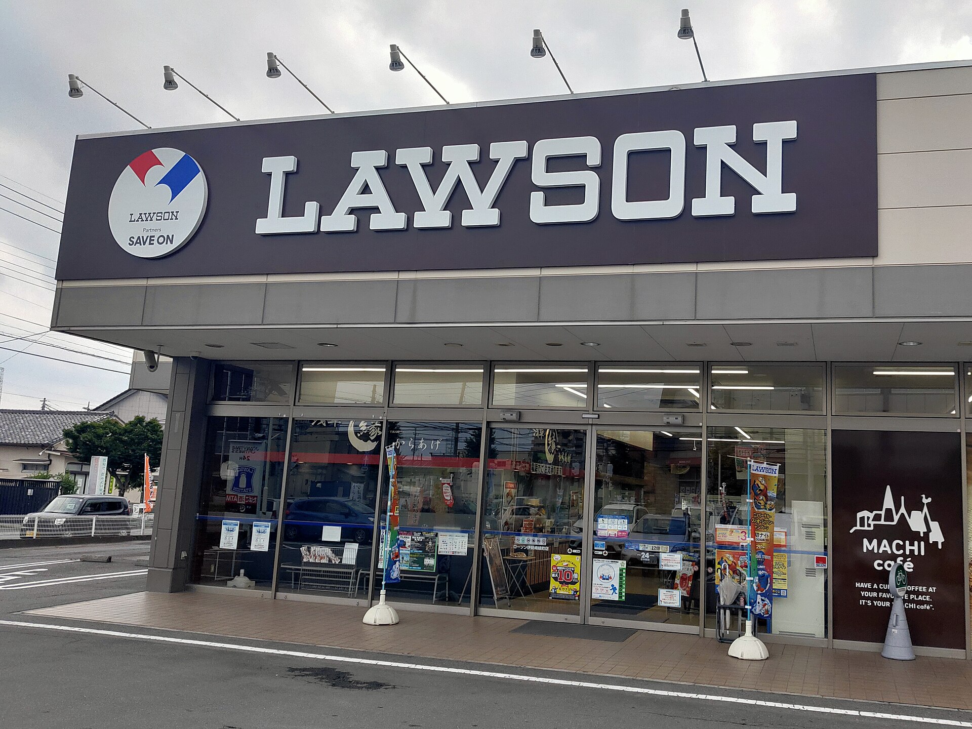 Filiale der Convenience-Store-Kette Lawson in Isesaki, Japan