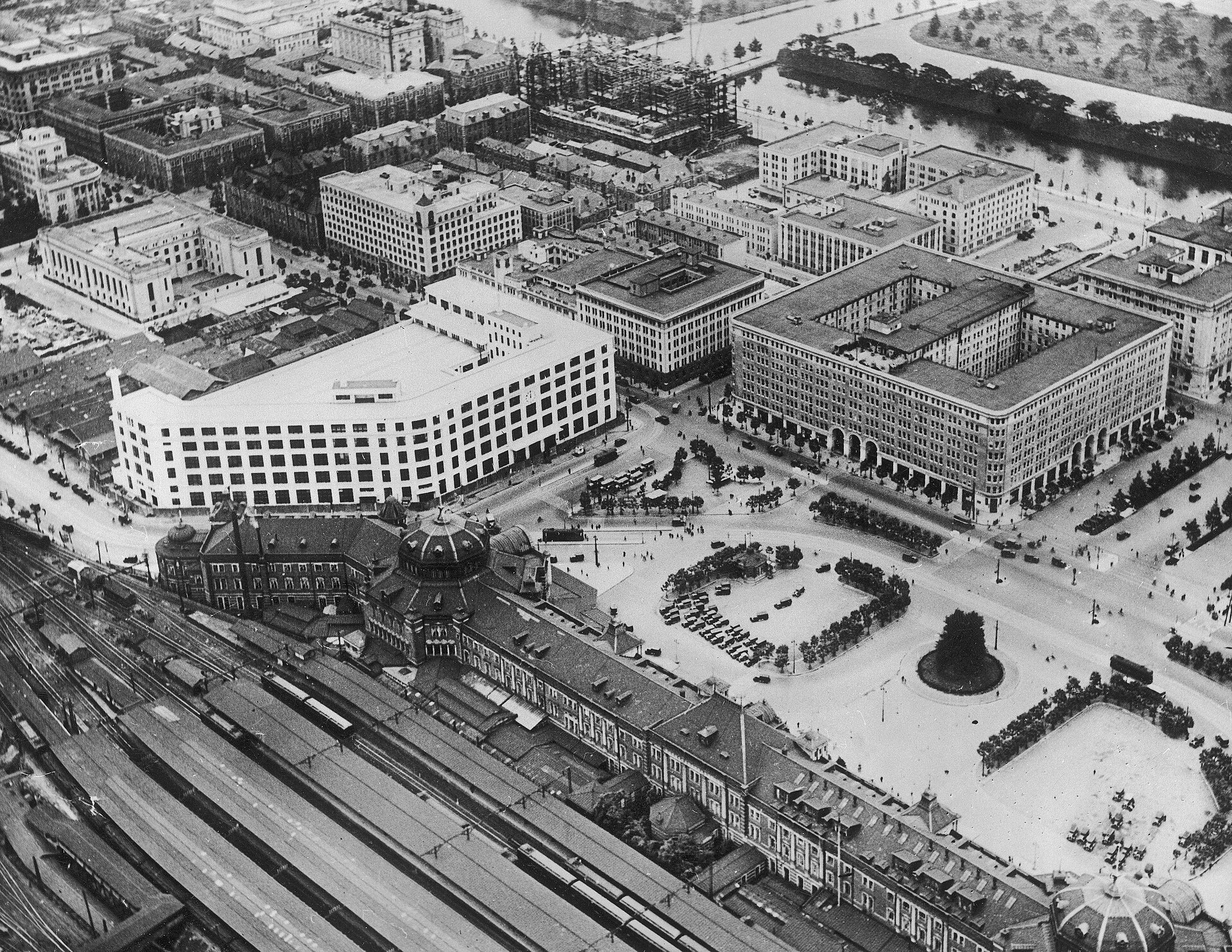 Luftaufnahme des Buerohausviertels Marunouchi nahe dem Tokyo-Bahnhof