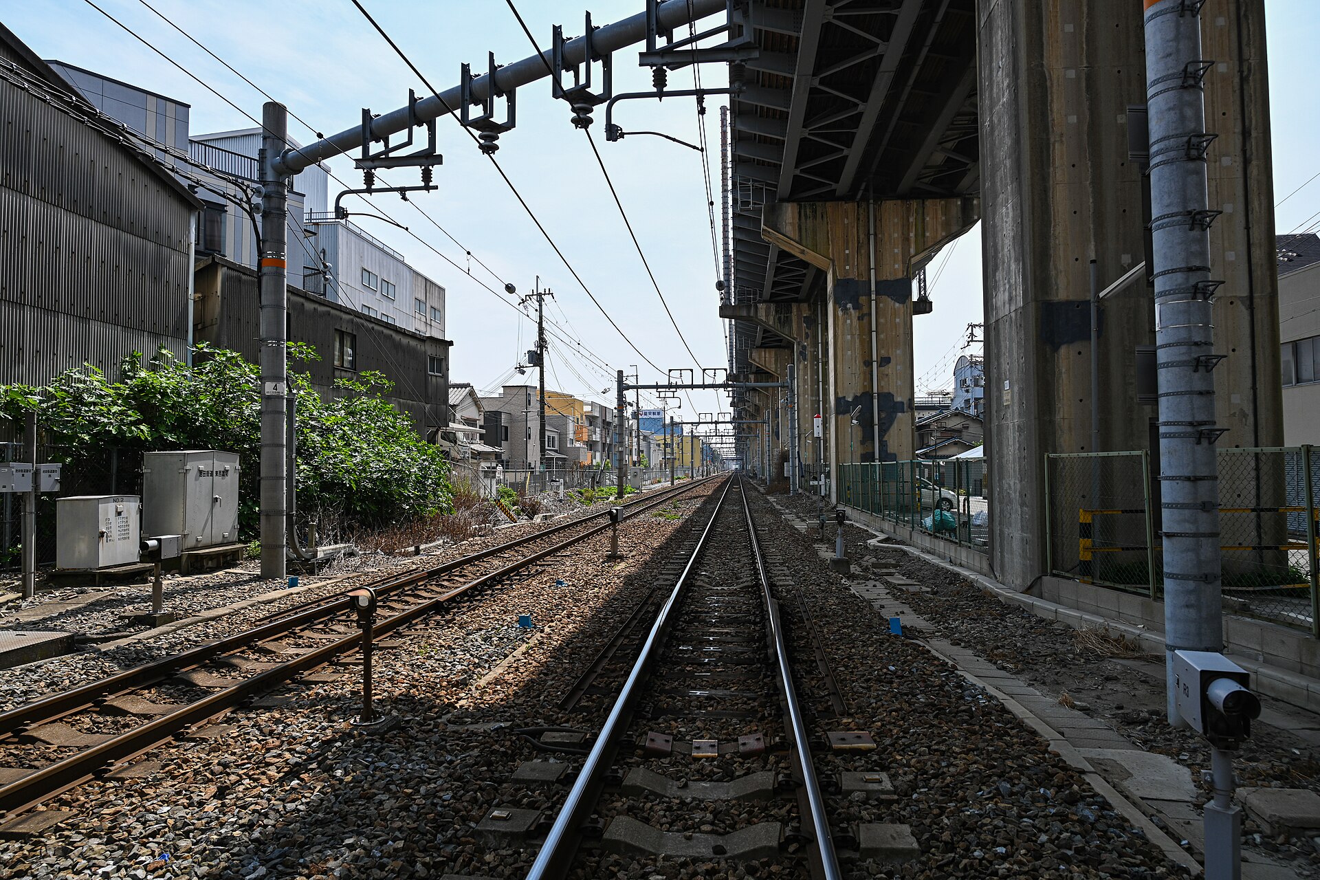 Hoppo freight line tracks running alongside the elevated Sanyo Shinkansen viaduct